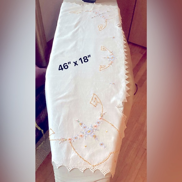 Vintage, hand-stitched table runner. - Picture 3 of 5